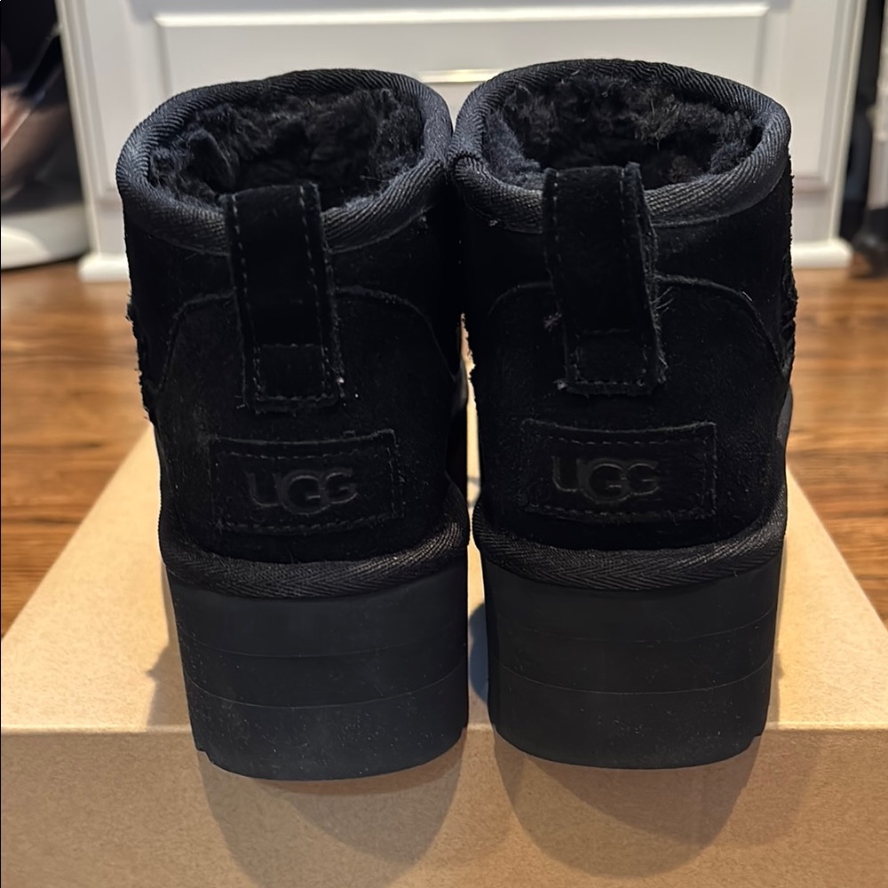 UGG Classic Ultra Mini Platform - Picture 4 of 9